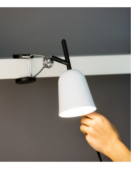 Lámpara con pinza de enganche de metal y ABS en 4 acabados – Studio – Faro