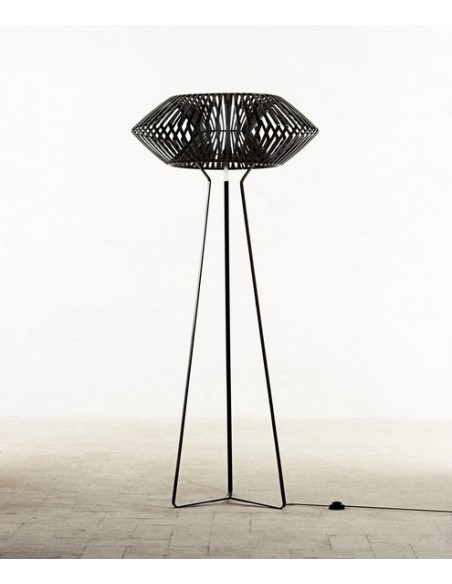 Lámpara de pie disponible en blanco y negro – V – A by Arturo Álvarez