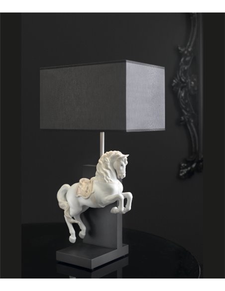 Lámpara de mesa de porcelana – Caballo Courbette – Lladró
