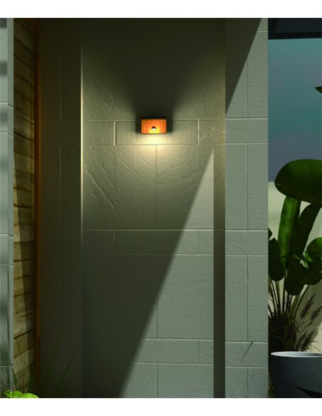 Aplique de pared de exterior Ruka – Mantra – Lámpara de exterior con sensor, de madera, IP54 LED 3000K
