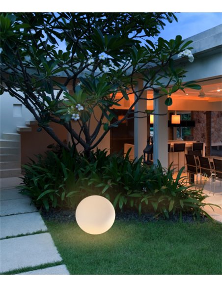 Lámpara de suelo exterior Avoriaz – Mantra – Lámpara tipo bola Chill out, 35-40-50 cm, blanca, E27
