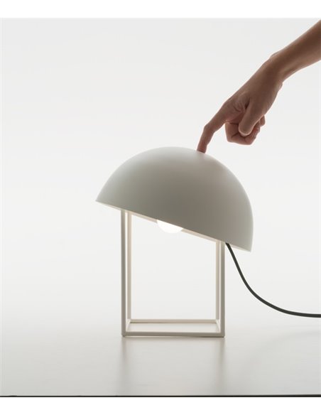 Lámpara de mesa Coco Small – Foc – Lámpara minimalista, Pantalla orientable