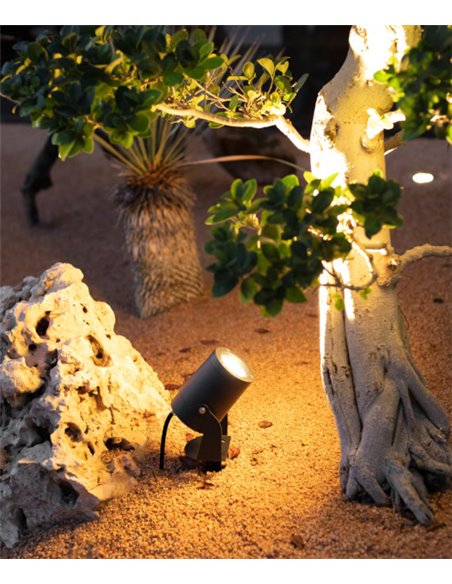 Lámpara estaca de exterior Sair – Beneito & Faure – Lámpara para iluminar jardines, Fabricada en aluminio blanco o negro
