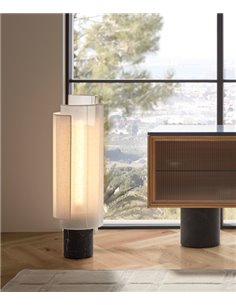 Lámpara de pie Rio – Punt Mobles – Pantalla textil de algodón, Base mármol marquina, LED regulable 2700K