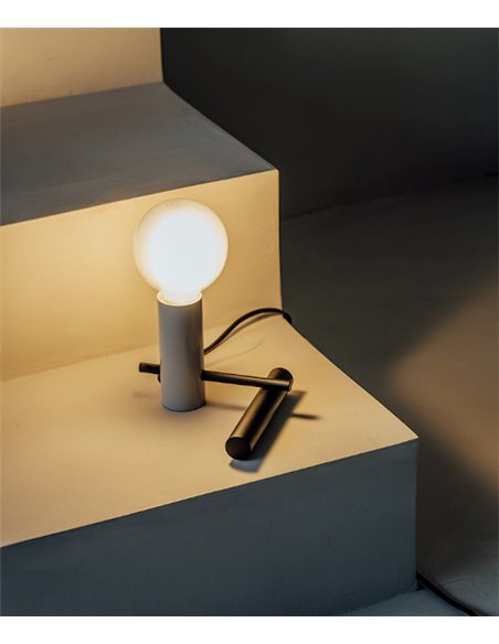 Lámpara de mesa Nude Tiny – LedsC4 – Lámpara minimalista en 3 colores