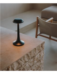 Lámpara de mesa Portobello – LedsC4 – Disponible en 2 colores, Botón touch dimmer, Carga mediante USB