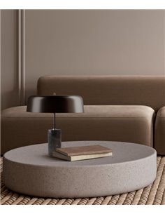 Lámpara de mesa Romina – Robin – Diseño elegante con base de mármol, Pantalla negra interior dorado