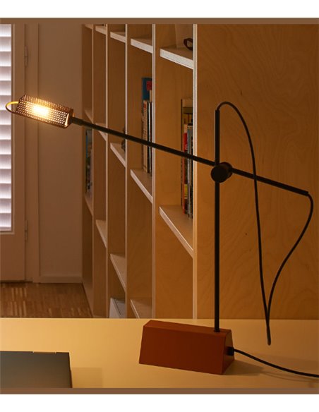 Lámpara de escritorio H2 – Luxcambra – Diseño moderno LED, pantalla orientable