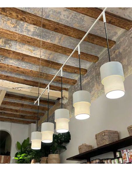 Lámpara colgante Kan – Luxcambra – Diseño horizontal, 5 luces, pantalla cotonet sand
