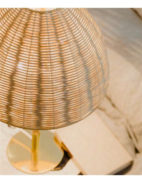 Lámpara de mesa Ama – Luxcambra – Pantalla de mimbre natural trenzado a mano, estructura blanca