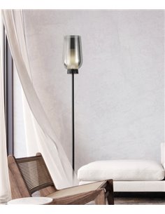 Lámpara de pie Nora – Mantra – Pantalla de cristal, diseño moderno