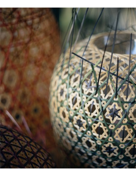 Lámpara de pie Pikul - PET Lamp - Diseño arco con pantalla de fibra natural