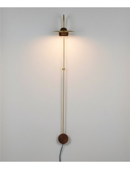 Aplique de pared Txapela - Pedret Lighting - Lámpara decorativa de madera de roble con disco de latón