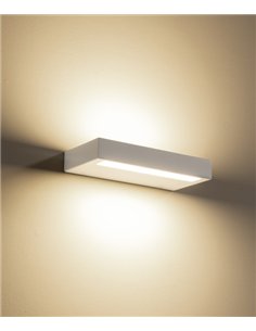 Aplique de pared Conil - Mantra - Lámpara LED lineal con luz indirecta
