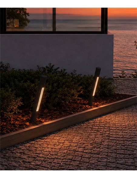 Baliza exterior Solid Outdoor Bollard - B.lux - Diseño tubular inclinado con óptica darklight