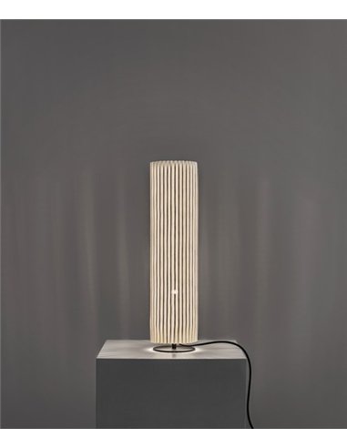 Lámpara de mesa Núa Medium - a-emotional light - Diseño cilíndrico de malla metálica con luz decorativa tamizada