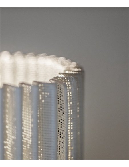 Lámpara de mesa Núa Medium - a-emotional light - Diseño cilíndrico de malla metálica con luz decorativa tamizada