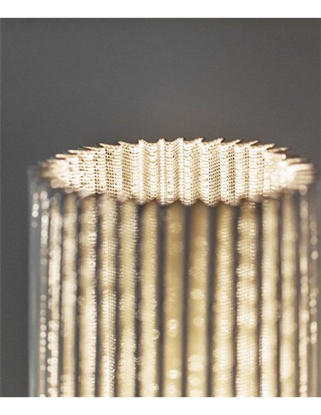 Lámpara de mesa Núa Medium - a-emotional light - Diseño cilíndrico de malla metálica con luz decorativa tamizada
