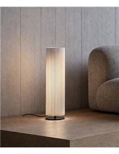 Lámpara de mesa Núa Medium - a-emotional light - Diseño cilíndrico de malla metálica con luz decorativa tamizada