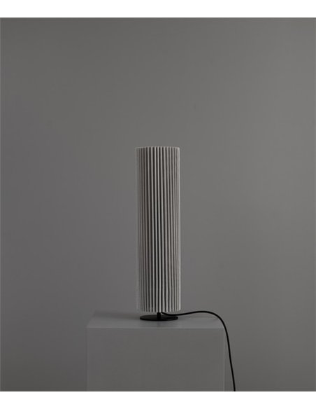 Lámpara de mesa Núa Medium - a-emotional light - Diseño cilíndrico de malla metálica con luz decorativa tamizada