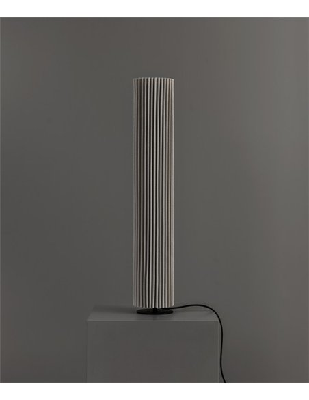 Lámpara de mesa Núa Large - a-emotional light - Diseño cilíndrico de malla metálica con presencia escultórica