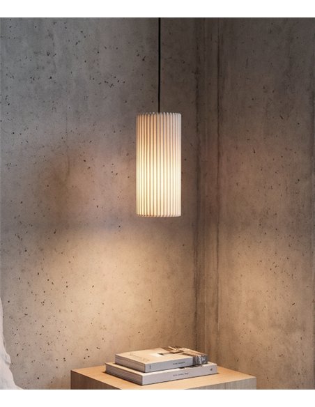 Lámpara colgante Núa - a-emotional light - Diseño vertical de malla metálica con textura decorativa