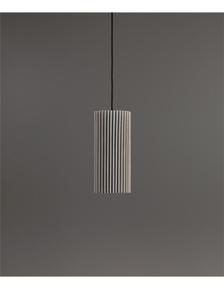 Lámpara colgante Núa - a-emotional light - Diseño vertical de malla metálica con textura decorativa