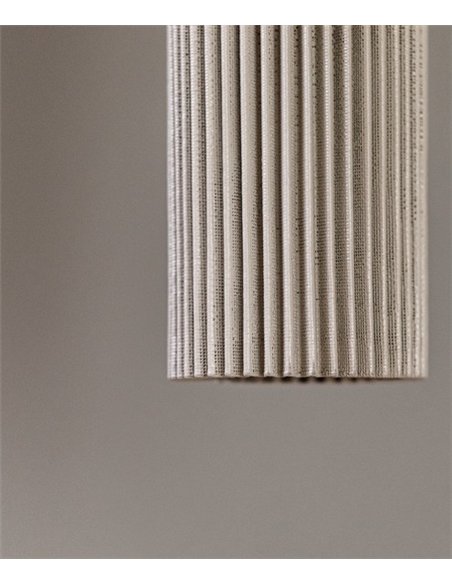 Lámpara colgante Núa - a-emotional light - Diseño vertical de malla metálica con textura decorativa