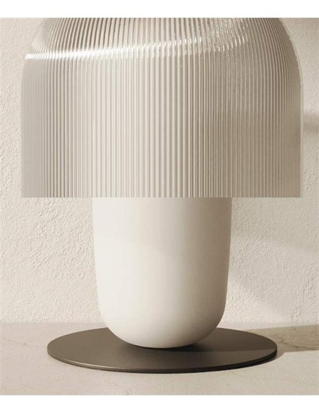 Lámpara de mesa Holm - Aromas - Diseño escultórico con cristal estriado