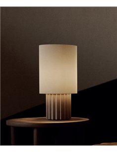 Lámpara de mesa Dena - Aromas - Base cerámica acanalada con pantalla cilíndrica