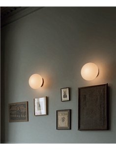Aplique de pared Irzo - Aromas - Tulipa esférica de cristal opal estriado