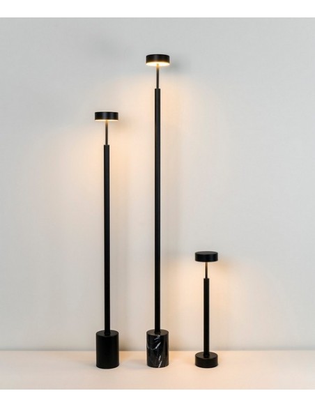 Lámpara de mesa de metal en 3 colores – Peak – Milan