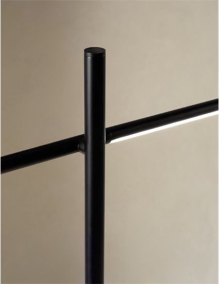 Lámpara de escritorio Tubs – Leds C4 – Base en mármol negro, regulable y orientable