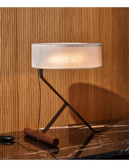 Lámpara de mesa Chicago – Punt Mobles – Pantalla textil de algodón+Base nogal y metal, LED regulable 2700K