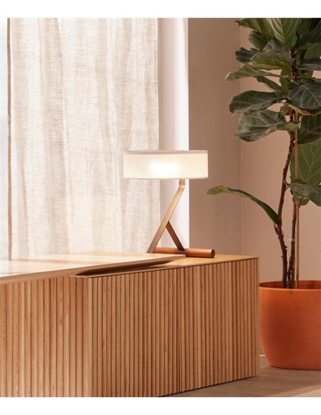 Lámpara de mesa Chicago – Punt Mobles – Pantalla textil de algodón+Base nogal y metal, LED regulable 2700K