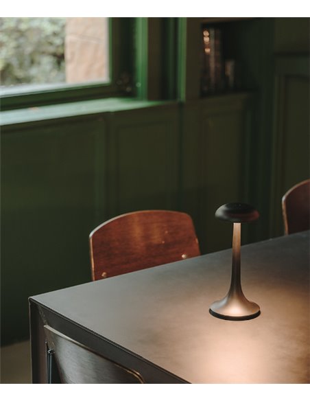 Lámpara de mesa Portobello – LedsC4 – Disponible en 2 colores, Botón touch dimmer, Carga mediante USB