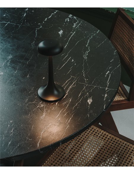 Lámpara de mesa Portobello – LedsC4 – Disponible en 2 colores, Botón touch dimmer, Carga mediante USB