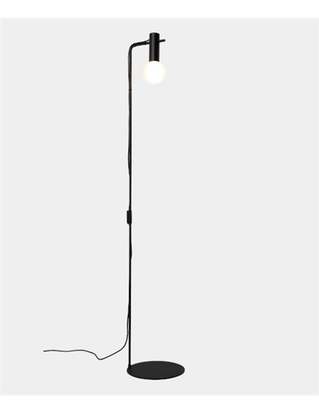 Lámpara de pie Nude Curved – LedsC4 – Diseño tipo arco disponible en 3 colores