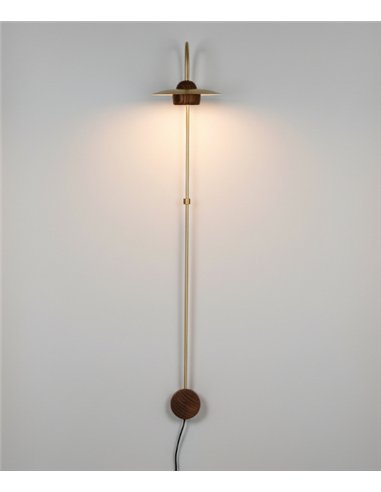 Aplique de pared Txapela - Pedret Lighting - Lámpara decorativa de madera de roble con disco de latón