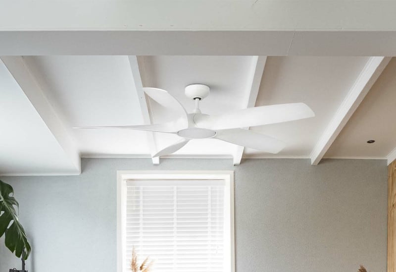 Cocos Faro Ventilador de techo con luz blanco y motor DC SMART