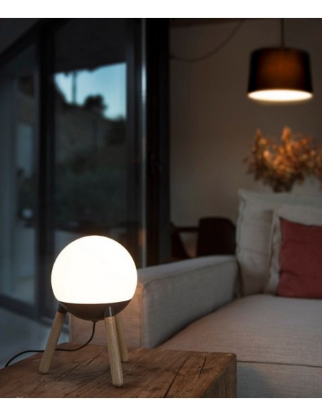 Lámpara de mesa moderna en 2 colores con trípode de madera - Mine - Faro