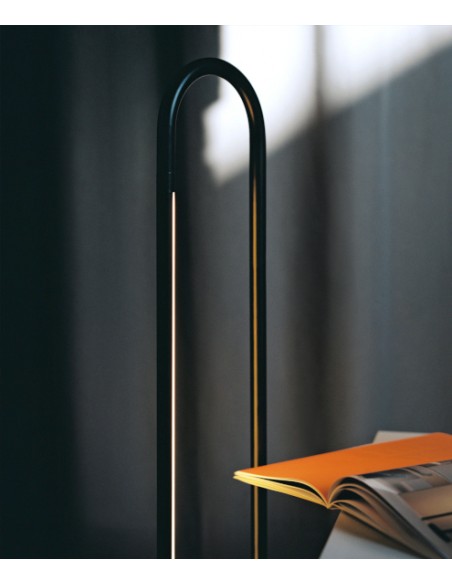 Bow floor lamp