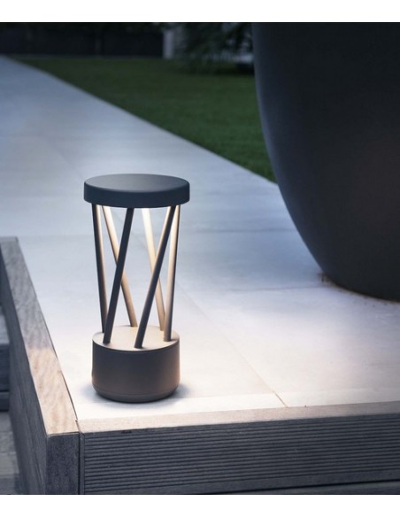 Lámpara LED baliza gris oscuro cuerpo entramado disponible en dos tamaños – Twist – Faro