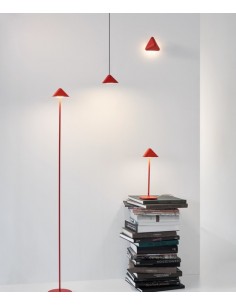 Lámpara de pie LED blanca con pantalla triangular - Tomas - Pujol Iluminación