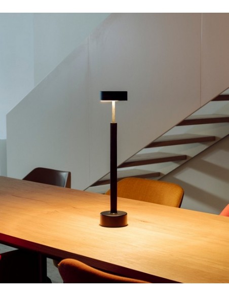 Lámpara de mesa de metal en 3 colores – Peak – Milan