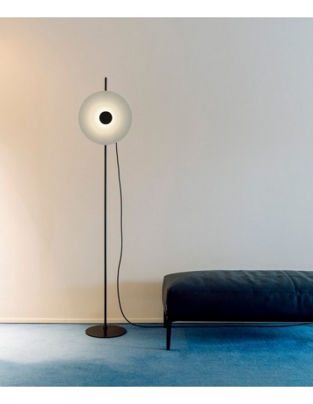 Lámpara de pie LED de acero negro con pantalla difusora de vidrio – Halos – Milan