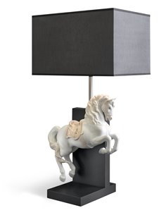 Lámpara de mesa de porcelana – Caballo Courbette – Lladró 2
