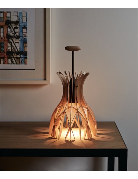 Lámpara de mesa fabricada con finas lamas de madera natural – Domita – Bover