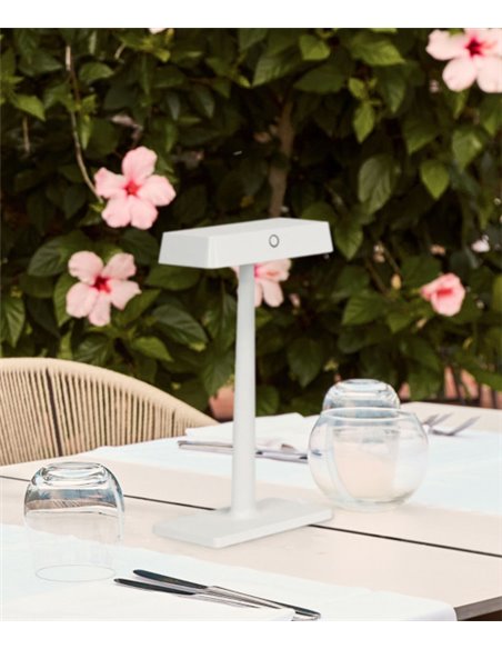 Lámpara portátil de exterior blanca Liss – Novolux Lighting