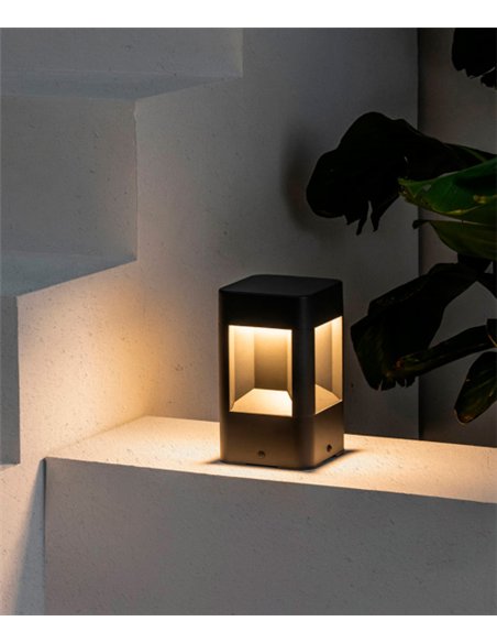 Lámpara sobremuro LED gris oscuro disponible en dos tamaños – Naya – Faro